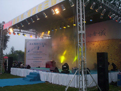 北京豐臺(tái)舞臺(tái)設(shè)備一站式解決方案 燈光音響、背景投影儀租賃與演藝吧設(shè)備租售